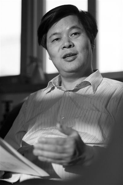 中国人民大学教授郑功成