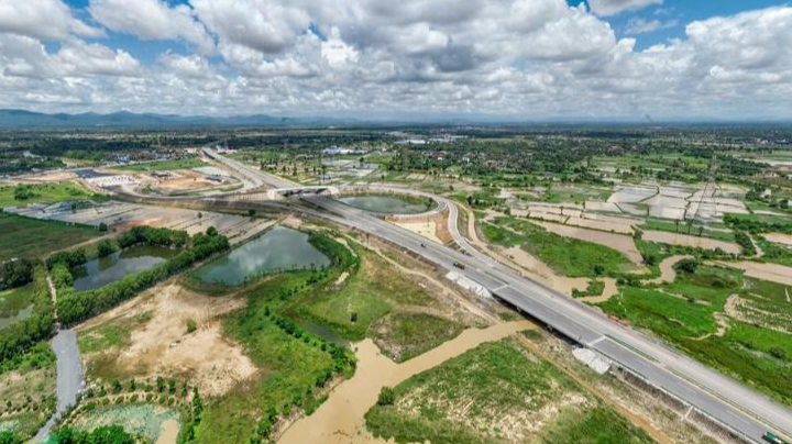 The Phnom Penh-Sihanoukville Expressway project in Kampong Speu Province, Cambodia, June 24, 2022. /Xinhua