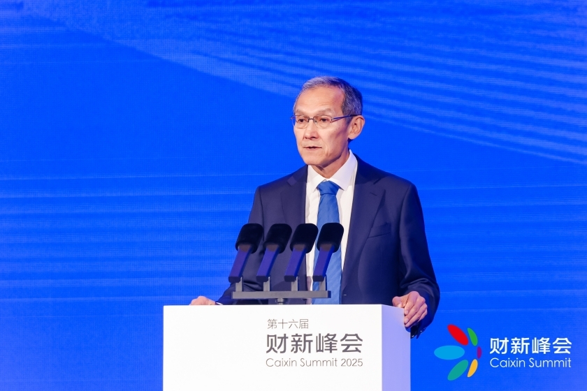 Djoomart Otorbaev, former prime minister of Kyrgyzstan, at the 16th Caixin Summit on Nov. 13. Photo: Caixin