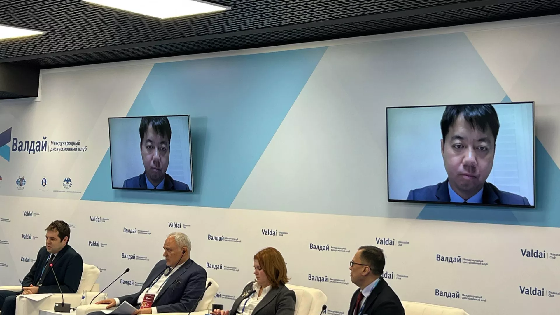 中国人民大学重阳金融研究院执行院长王文 - 俄罗斯卫星通讯社, 1920, 10.12.2025