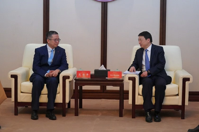 Ambassador Pham Thanh Binh discusses specialized topics at Renmin University of China