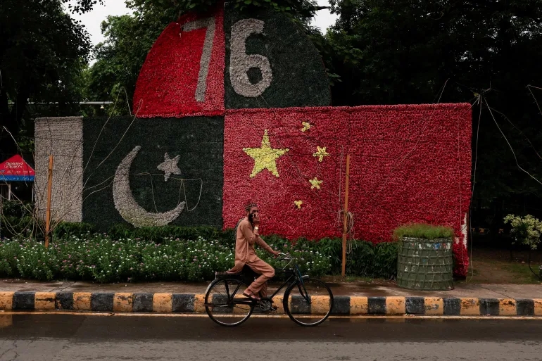 2025-08-30T045730Z_415035795_RC2FHGAW0KYR_RTRMADP_3_PAKISTAN-DAILYLIFE-1779306598.jpg